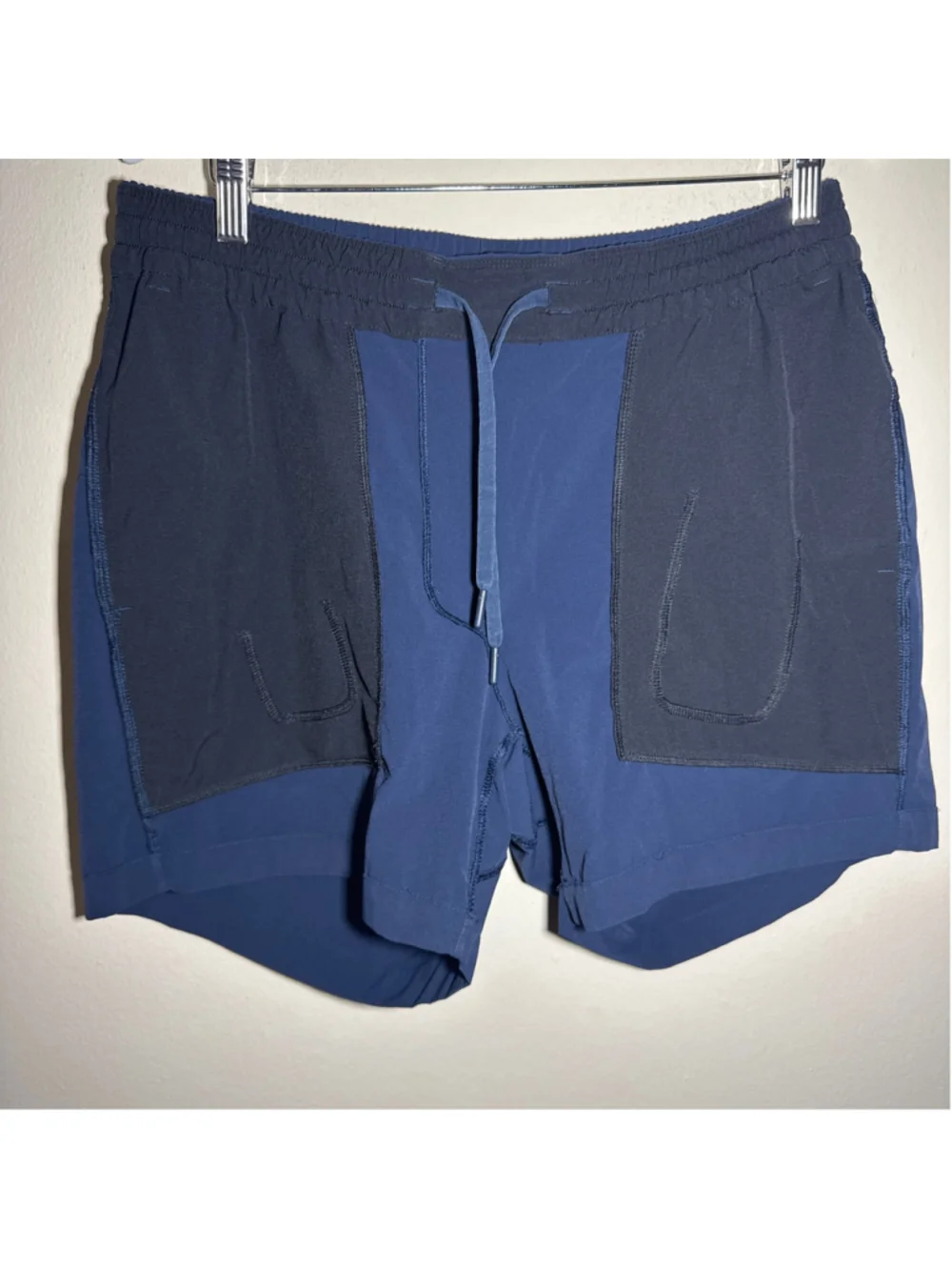 Lululemon Men’s Basketball Athletic Shorts Size L Blue Navy